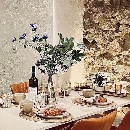 New Design & High Standard Apt From 16Th Century In Old Town-Free Parking Bratislava Bagian luar foto
