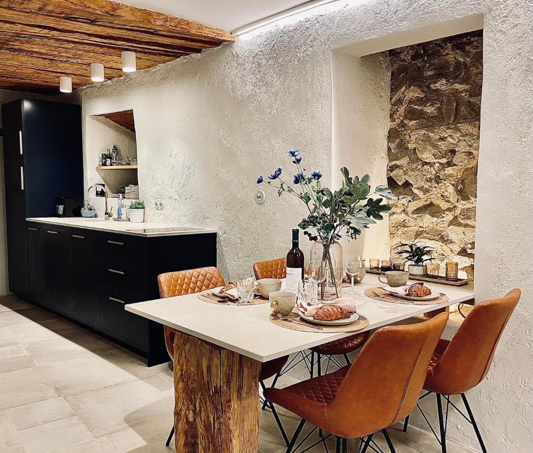 New Design & High Standard Apt From 16Th Century In Old Town-Free Parking Bratislava Bagian luar foto