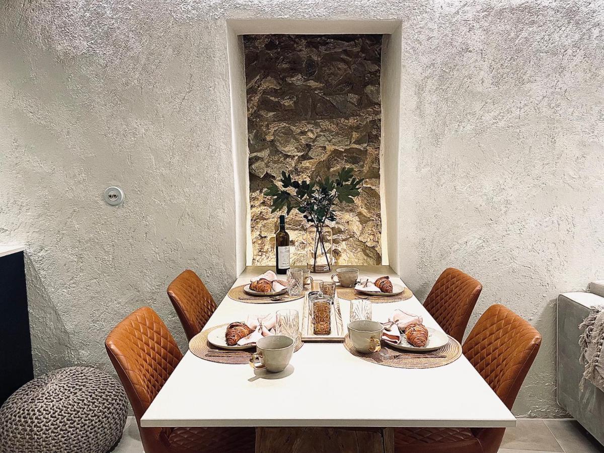 New Design & High Standard Apt From 16Th Century In Old Town-Free Parking Bratislava Bagian luar foto