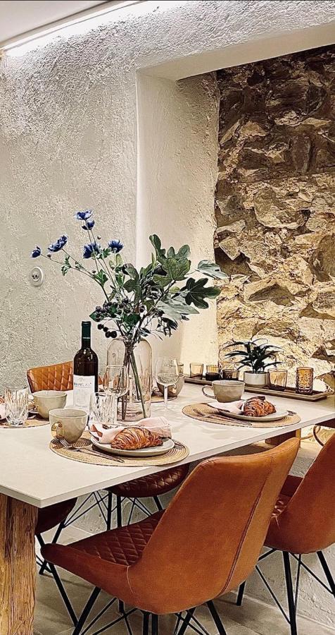 New Design & High Standard Apt From 16Th Century In Old Town-Free Parking Bratislava Bagian luar foto