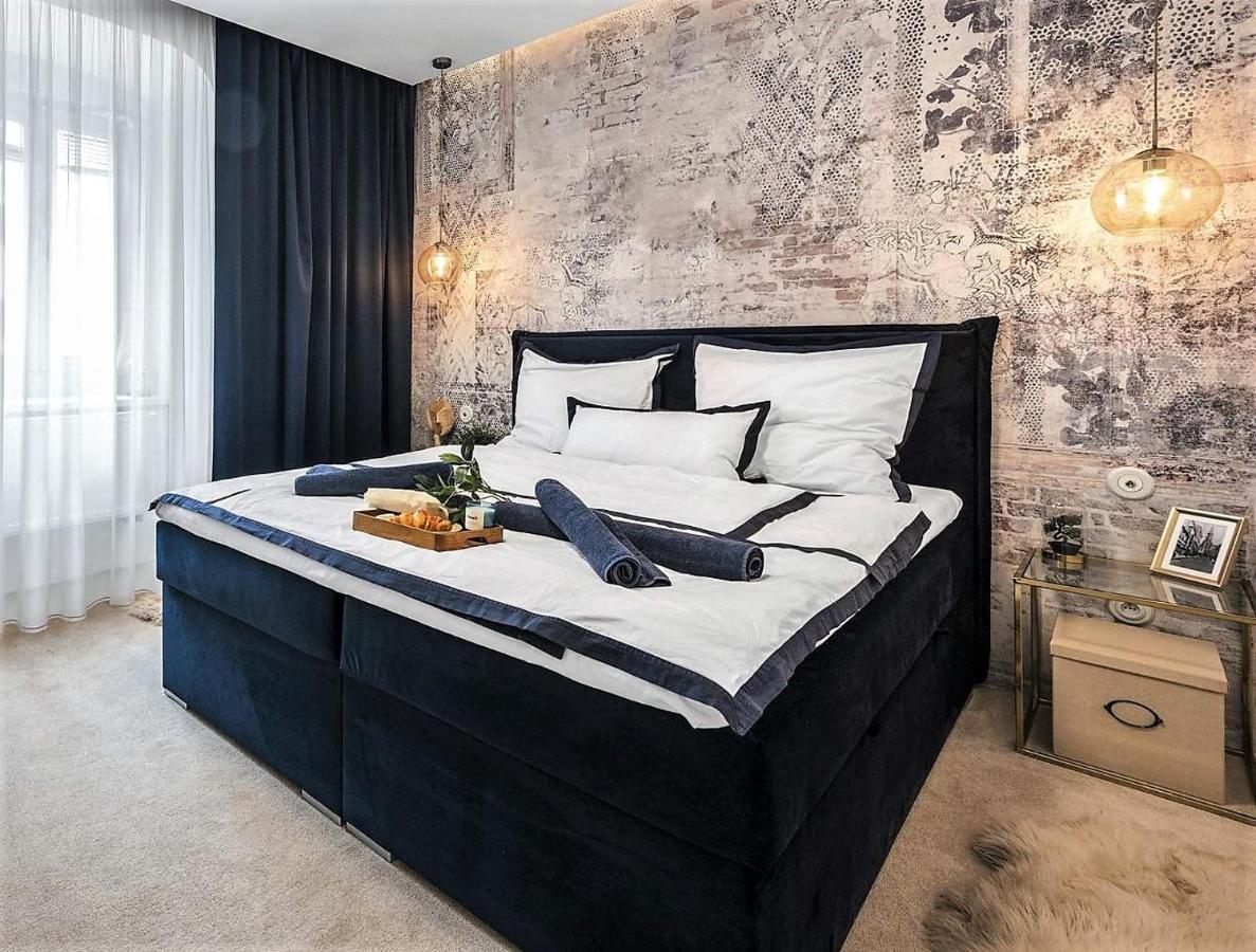 New Design & High Standard Apt From 16Th Century In Old Town-Free Parking Bratislava Bagian luar foto