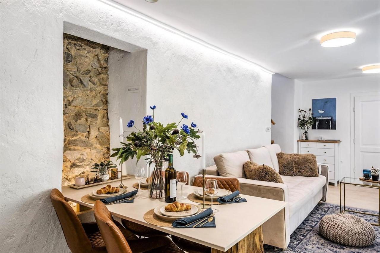 New Design & High Standard Apt From 16Th Century In Old Town-Free Parking Bratislava Bagian luar foto