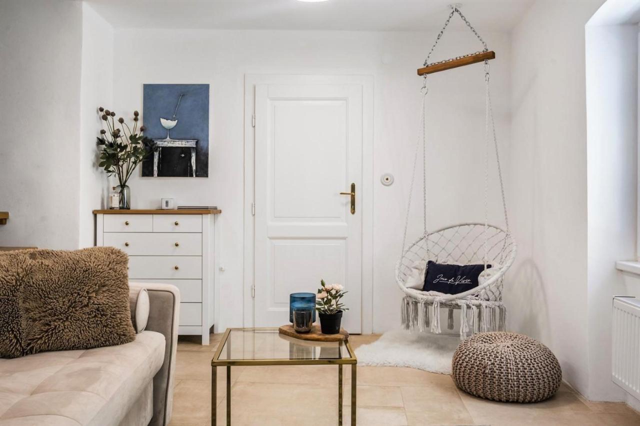 New Design & High Standard Apt From 16Th Century In Old Town-Free Parking Bratislava Bagian luar foto