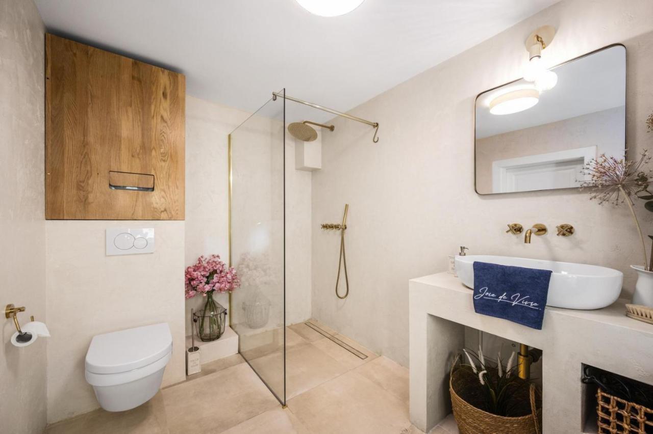 New Design & High Standard Apt From 16Th Century In Old Town-Free Parking Bratislava Bagian luar foto