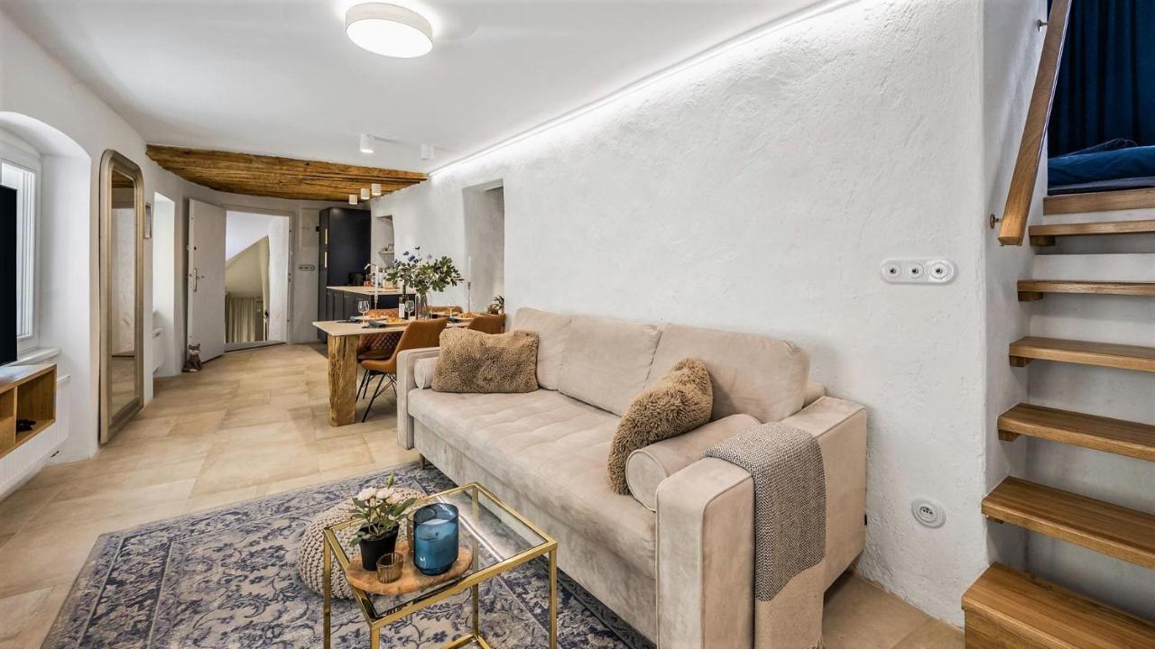 New Design & High Standard Apt From 16Th Century In Old Town-Free Parking Bratislava Bagian luar foto