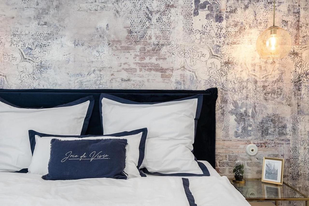 New Design & High Standard Apt From 16Th Century In Old Town-Free Parking Bratislava Bagian luar foto