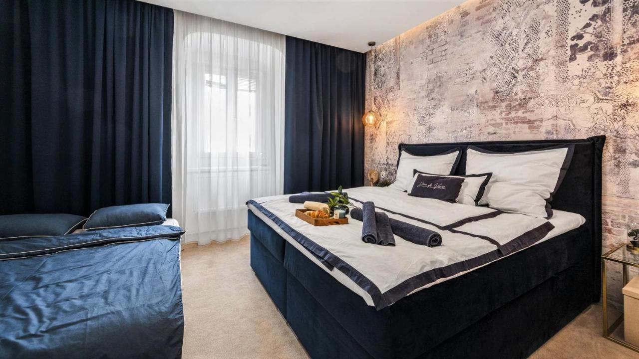 New Design & High Standard Apt From 16Th Century In Old Town-Free Parking Bratislava Bagian luar foto