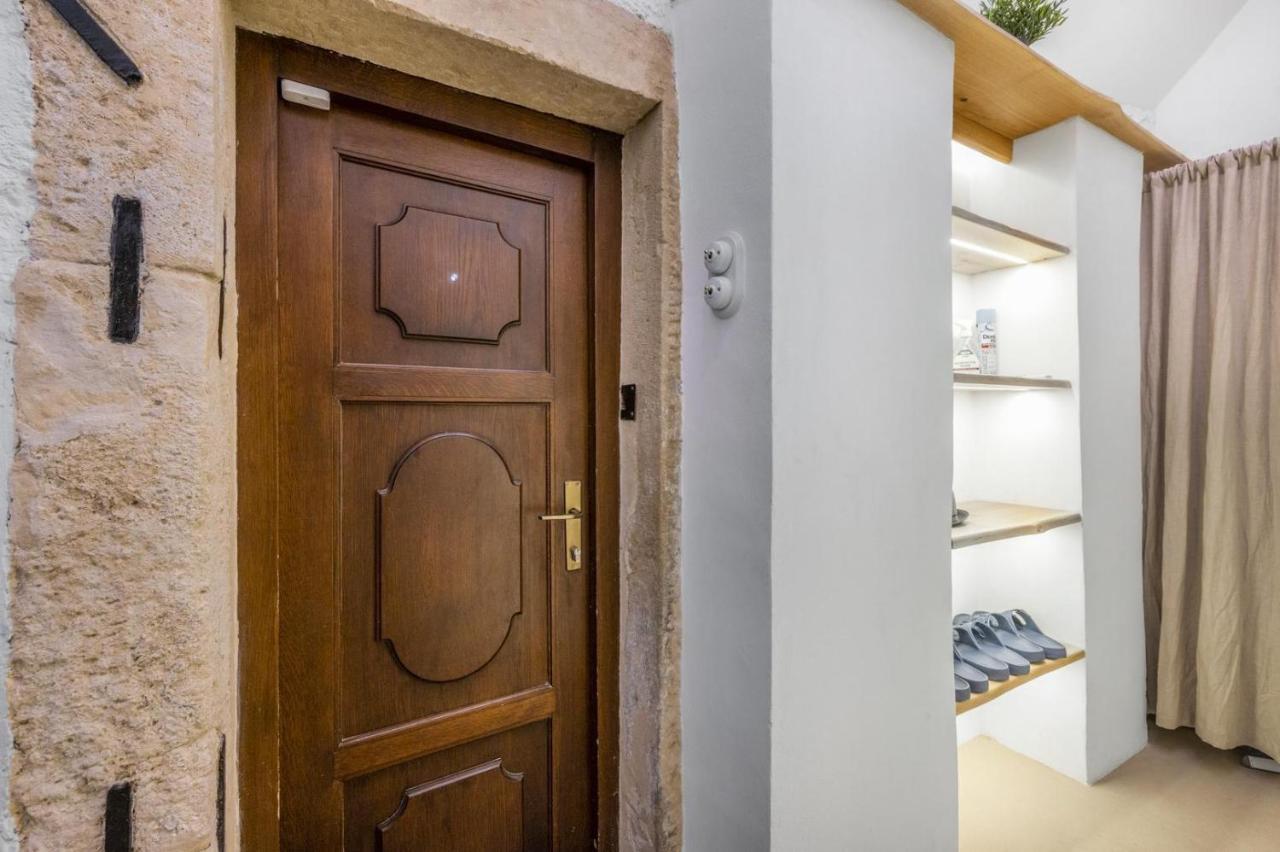 New Design & High Standard Apt From 16Th Century In Old Town-Free Parking Bratislava Bagian luar foto