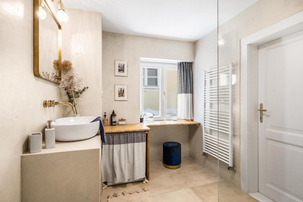 New Design & High Standard Apt From 16Th Century In Old Town-Free Parking Bratislava Bagian luar foto
