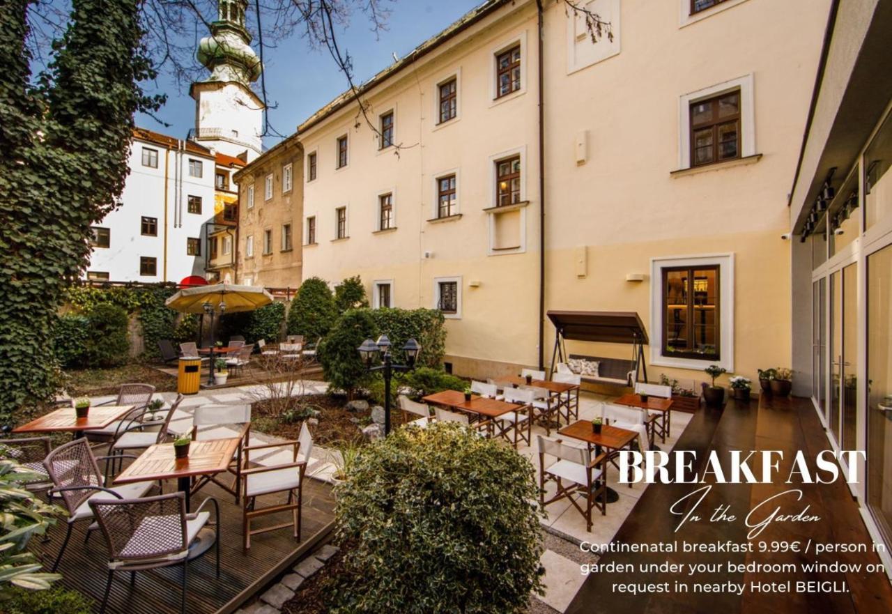 New Design & High Standard Apt From 16Th Century In Old Town-Free Parking Bratislava Bagian luar foto